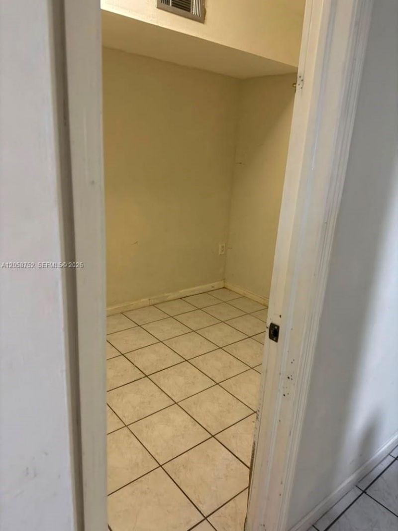 1330 W 54th St, Unit 221C, Hialeah, FL 33012 Photo