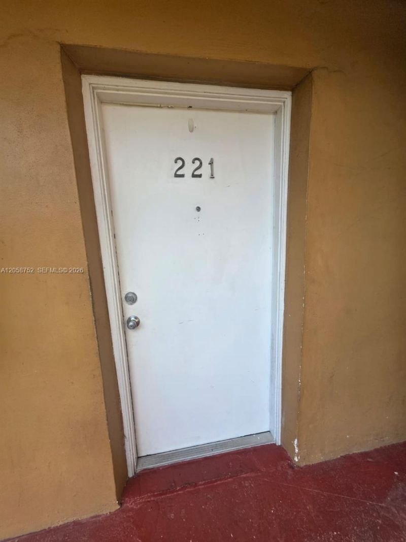 1330 W 54th St, Unit 221C, Hialeah, FL 33012 Photo