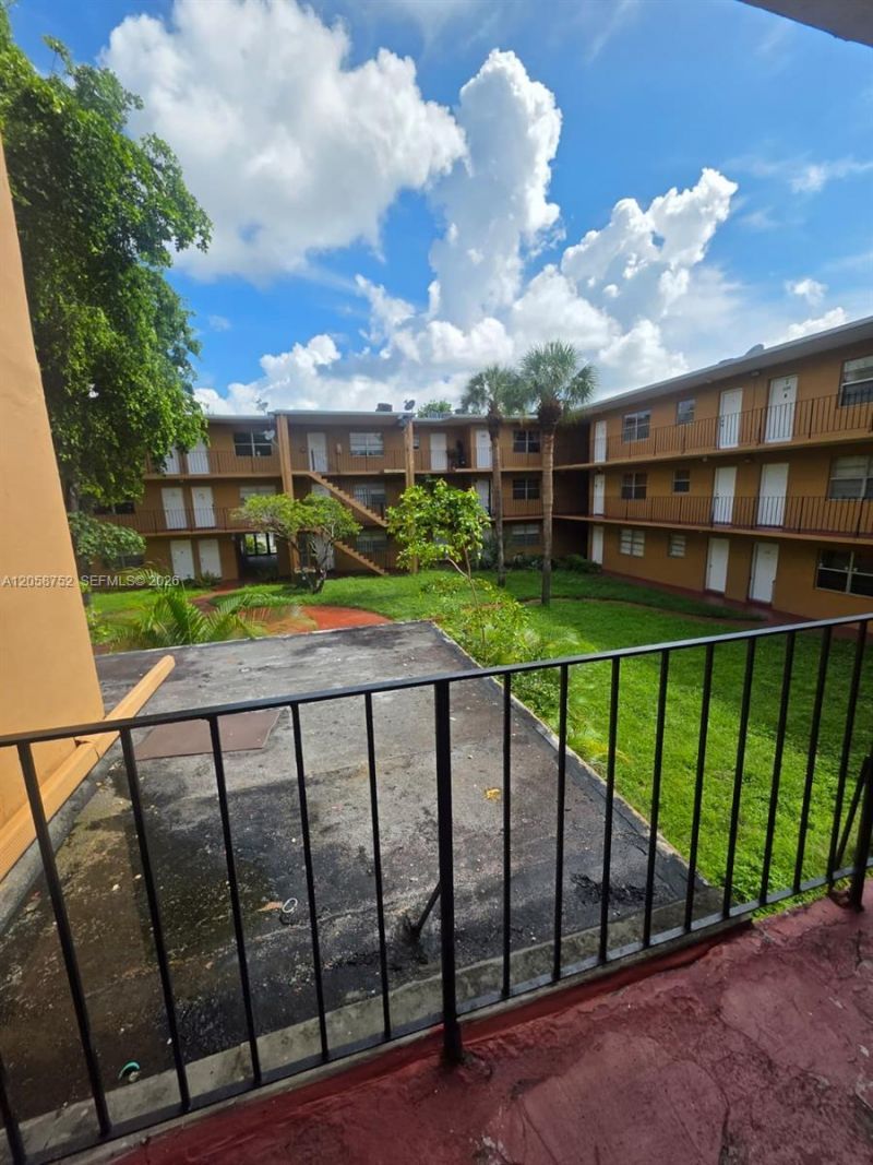 1330 W 54th St, Unit 221C, Hialeah, FL 33012 Photo