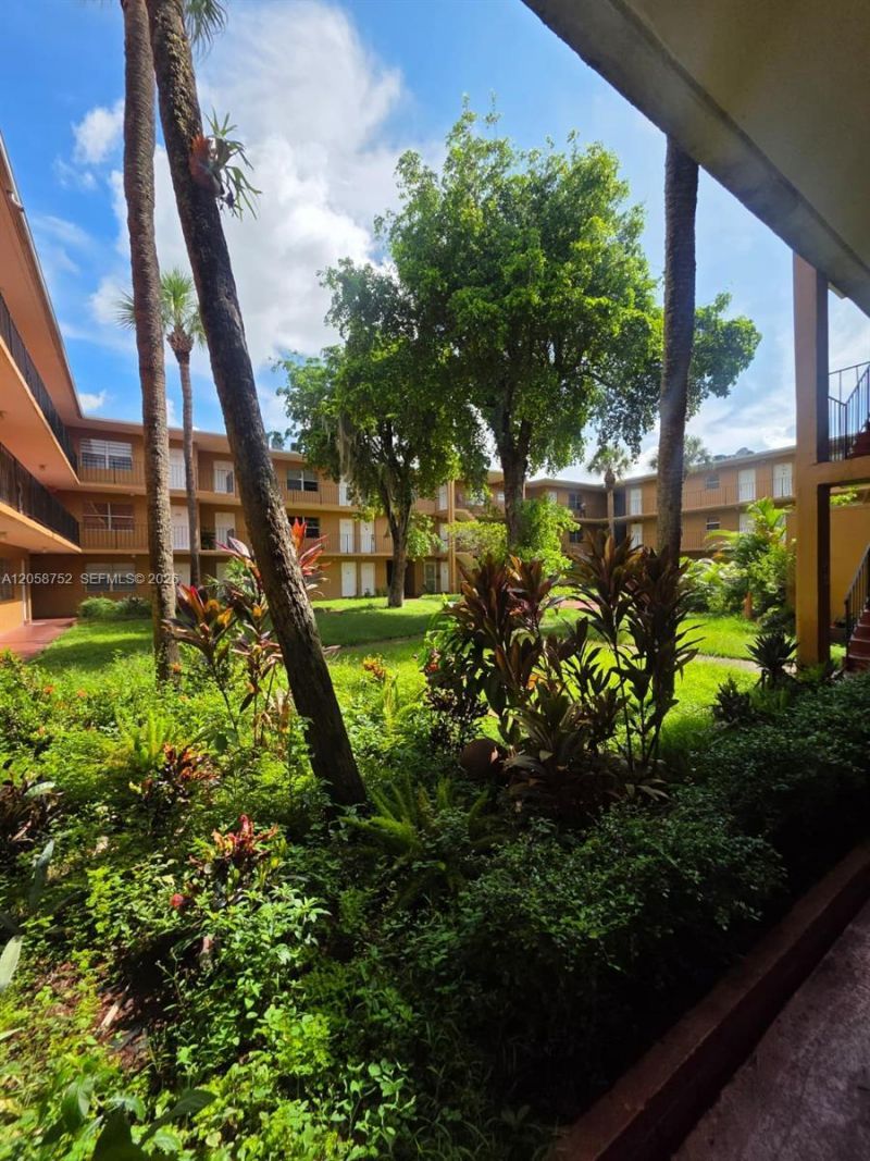 1330 W 54th St, Unit 221C, Hialeah, FL 33012 Photo