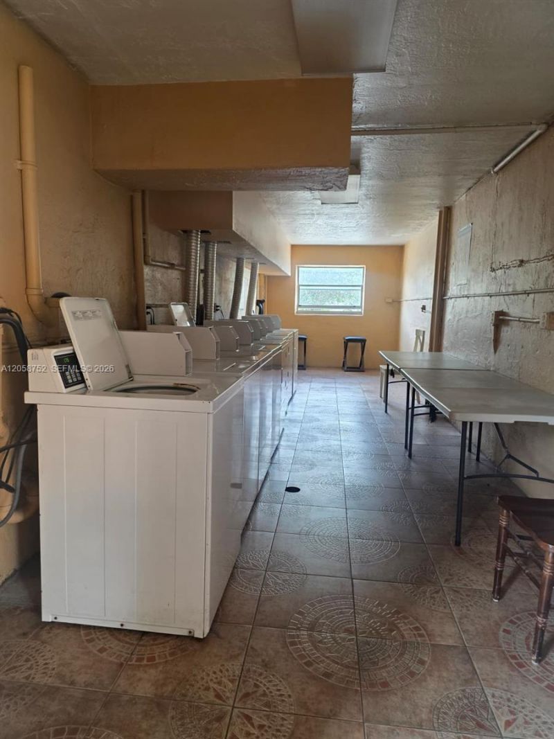 1330 W 54th St, Unit 221C, Hialeah, FL 33012 Photo