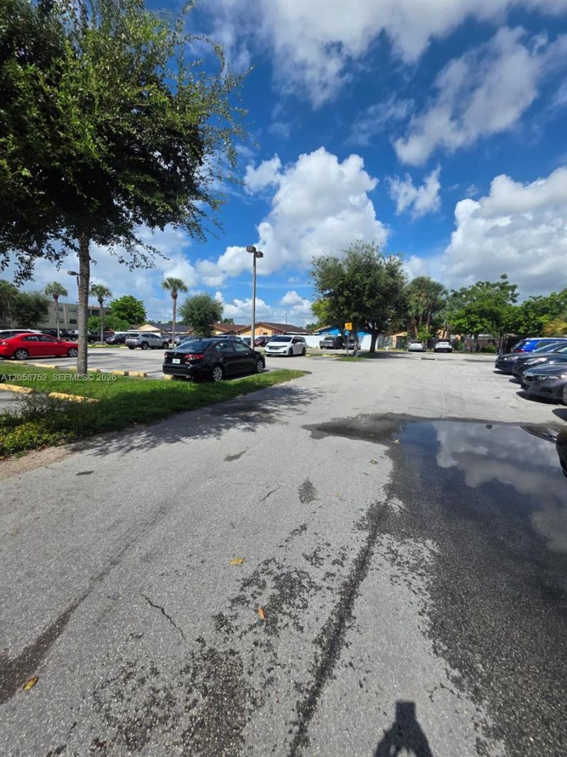 1330 W 54th St, Unit 221C, Hialeah, FL 33012 Photo