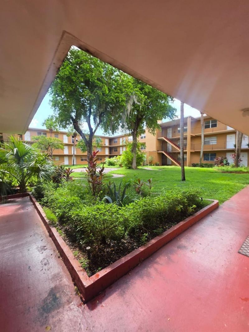 1330 W 54th St, Unit 221C, Hialeah, FL 33012 Photo