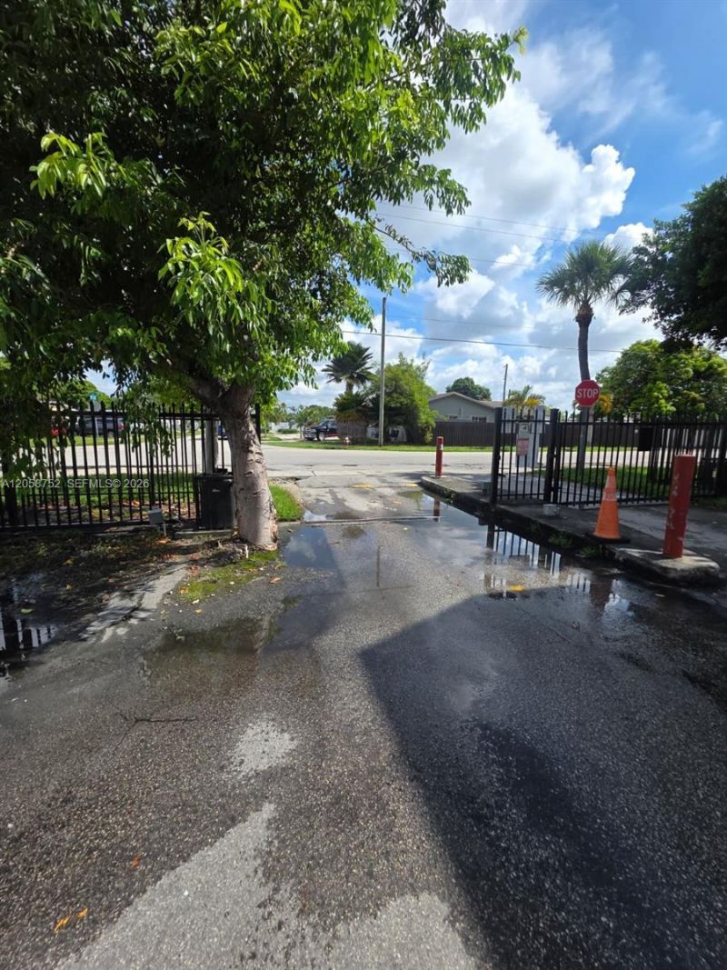 1330 W 54th St, Unit 221C, Hialeah, FL 33012 Photo
