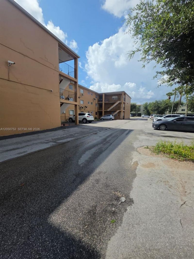 1330 W 54th St, Unit 221C, Hialeah, FL 33012 Photo