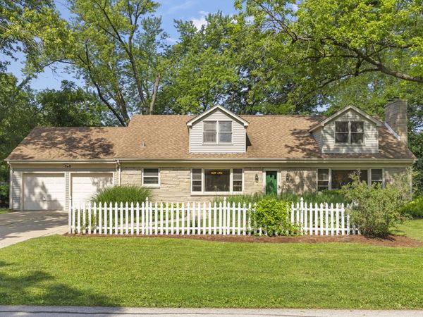 120 N Pine Street, Geneva, IL 60134