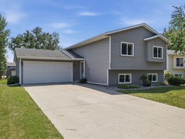 2523 33rd Avenue S, Moorhead, MN 56560