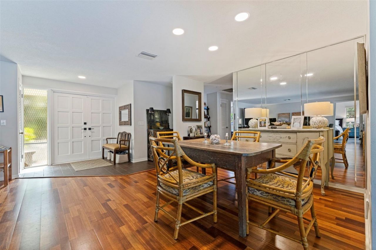 747 Sabal Court S, Saint Petersburg, FL 33705 Photo
