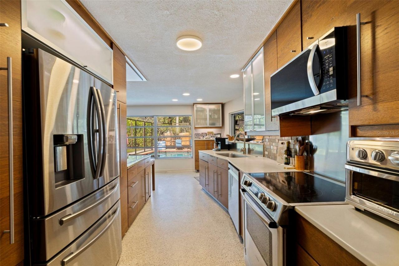 747 Sabal Court S, Saint Petersburg, FL 33705 Photo