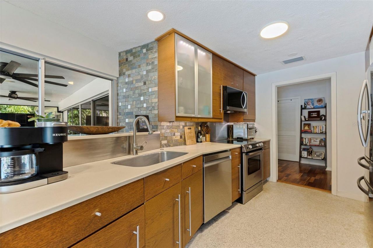 747 Sabal Court S, Saint Petersburg, FL 33705 Photo