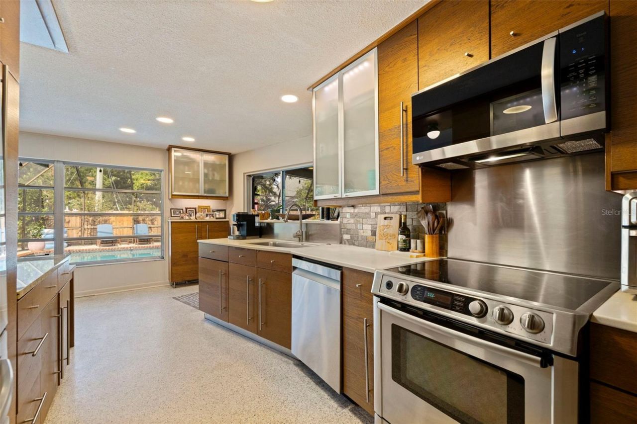 747 Sabal Court S, Saint Petersburg, FL 33705 Photo