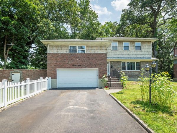 28 Brookdale Road , Glen Cove, NY 11542