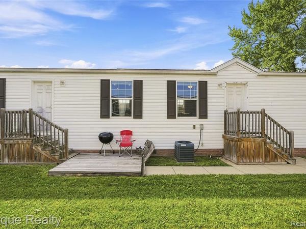 15346 Enchante, Clinton Twp, MI 48038