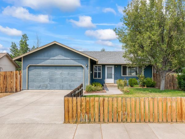 2943 SW Pumice Place, Redmond, OR 97756