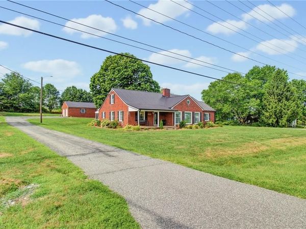 4264 High Point Road , Winston-Salem, NC 27107
