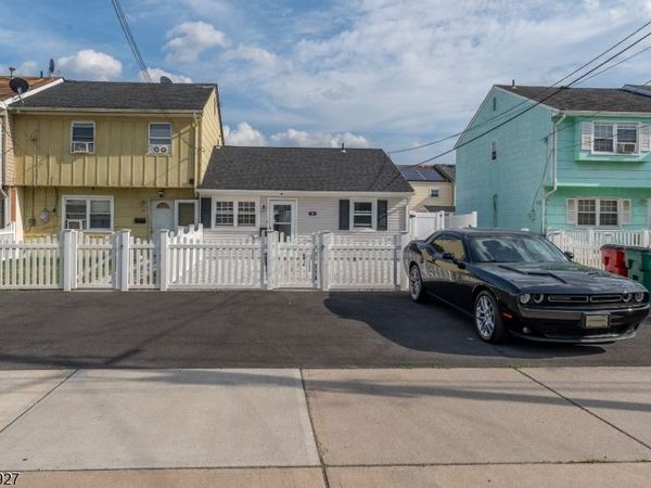 30 Warren St, Carteret, NJ 07008
