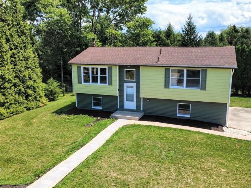 8612 Beatrice Lane, Bath, PA 18014 Main Photo