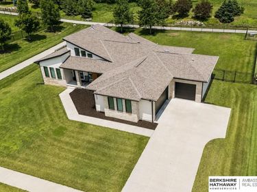 12112 Carpenter Street, Papillion, NE 68046
