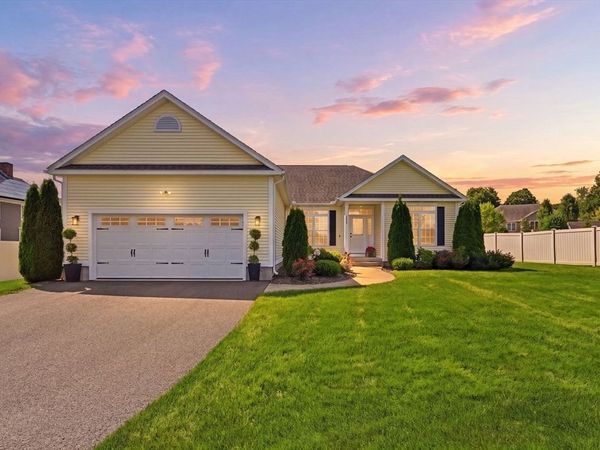 112 Farmington Cir, Agawam, MA 01030