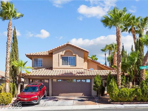 2000 Summit Pointe Drive, Las Vegas, NV 89117