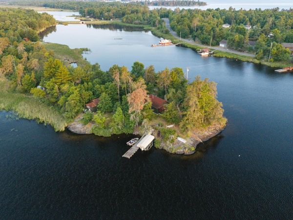 1922 Vellieux Island, International Falls, MN 56649