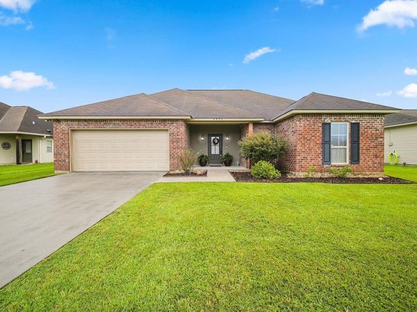 4676 Aubrey Ann Dr, Addis, LA 70710
