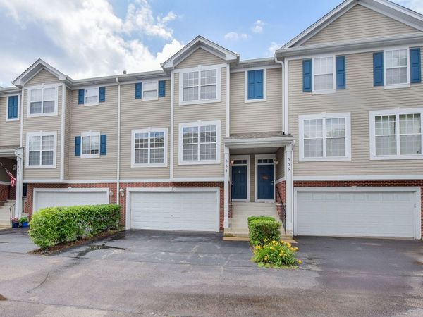 554 Declaration Lane , Aurora, IL 60502