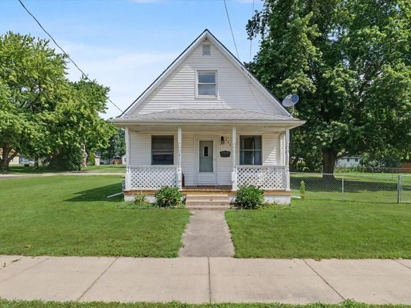 708 W Water Street , Farmer City, IL 61842
