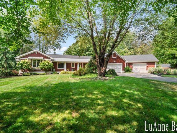 6027 9 Mile Road NE, Rockford, MI 49341