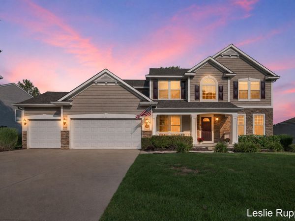 2643 Arbor Chase Drive NE, Grand Rapids, MI 49525