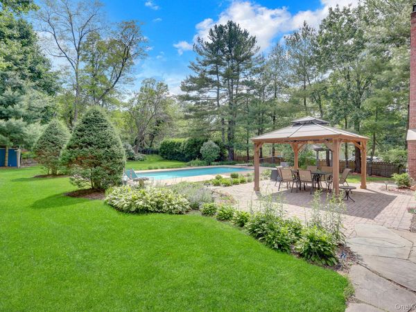 3 Penelope Drive , East Setauket, NY 11733