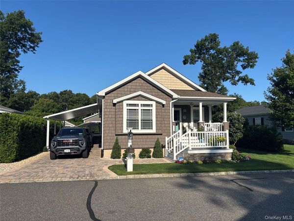 1661 Old Country Road, Unit 567, Riverhead, NY 11901
