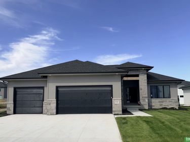 12362 Lake Vista Drive, Papillion, NE 68046