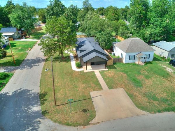 1828 W Idaho Avenue, Chickasha, OK 73018