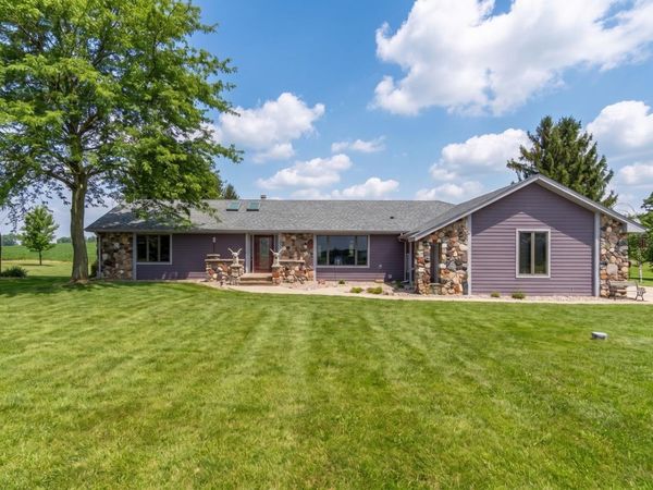 60 Penner Drive, Fremont, IN 46737