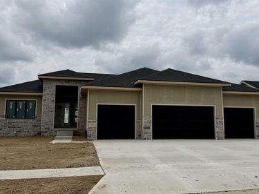 12355 Lake Vista Drive, Papillion, NE 68046