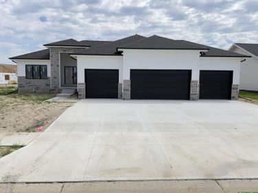12355 Lake Vista Drive, Papillion, NE 68046