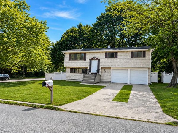 150 8th Avenue , Holtsville, NY 11742
