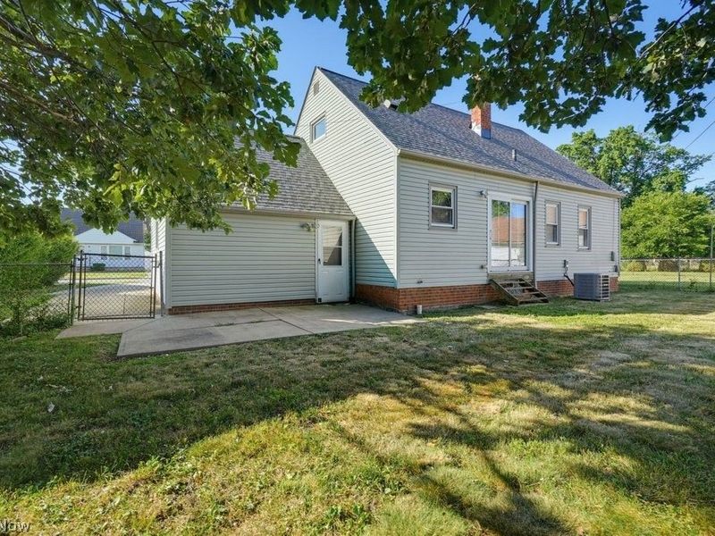 23881 Puritan Avenue, Euclid, OH 44123 Photo 2