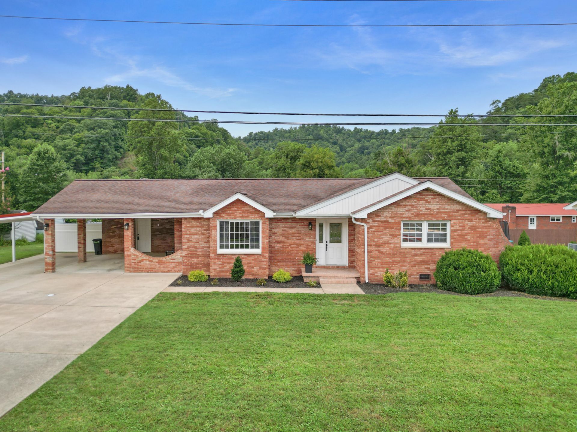 33 Horseshoe Street, Thelma, KY 41260 Main Photo
