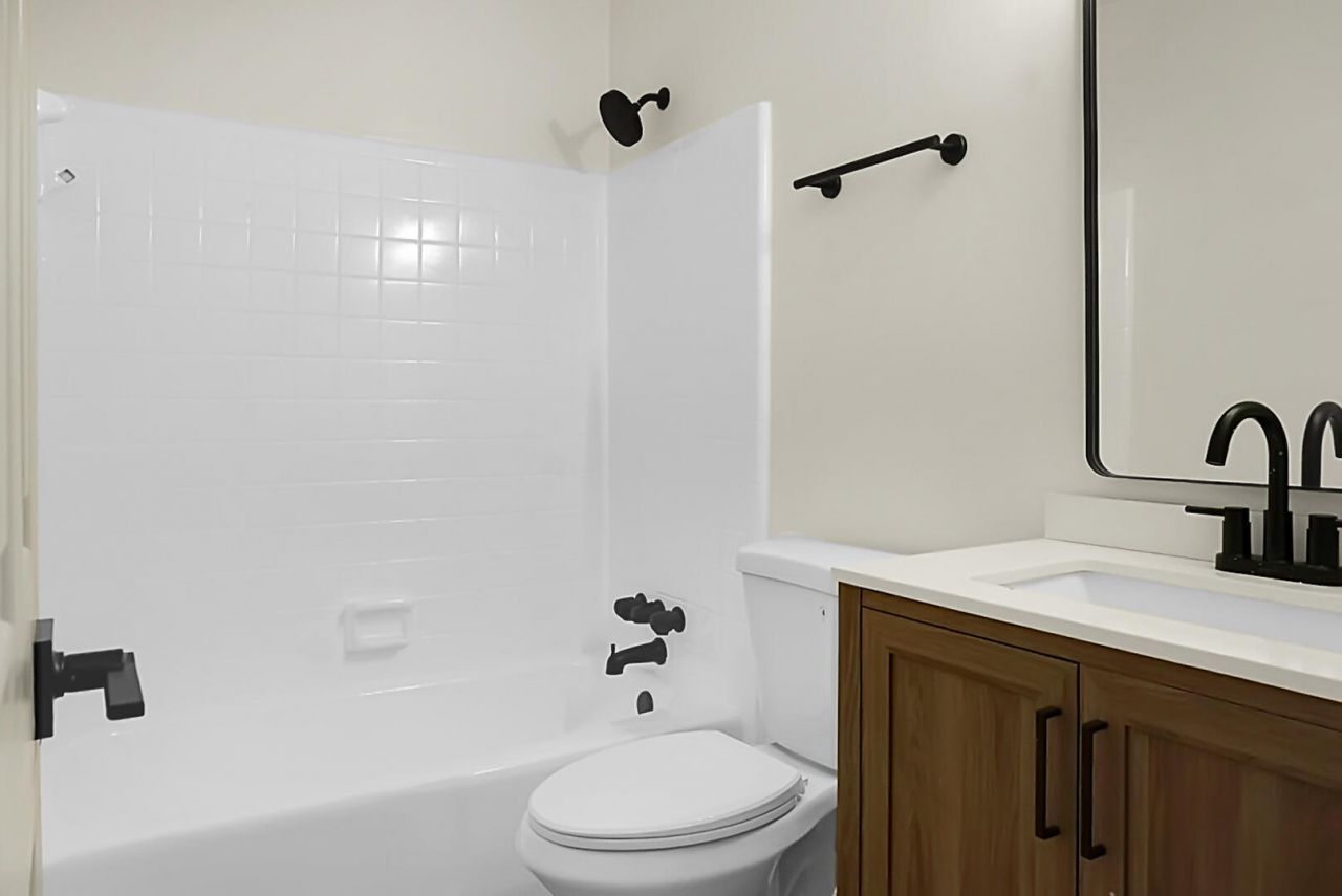2052 Vestry Drive Photo 16