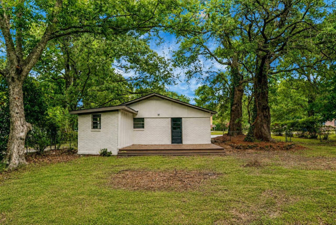 2052 Vestry Drive Photo 19