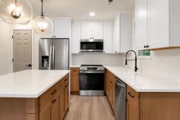 2052 Vestry Drive photo 4