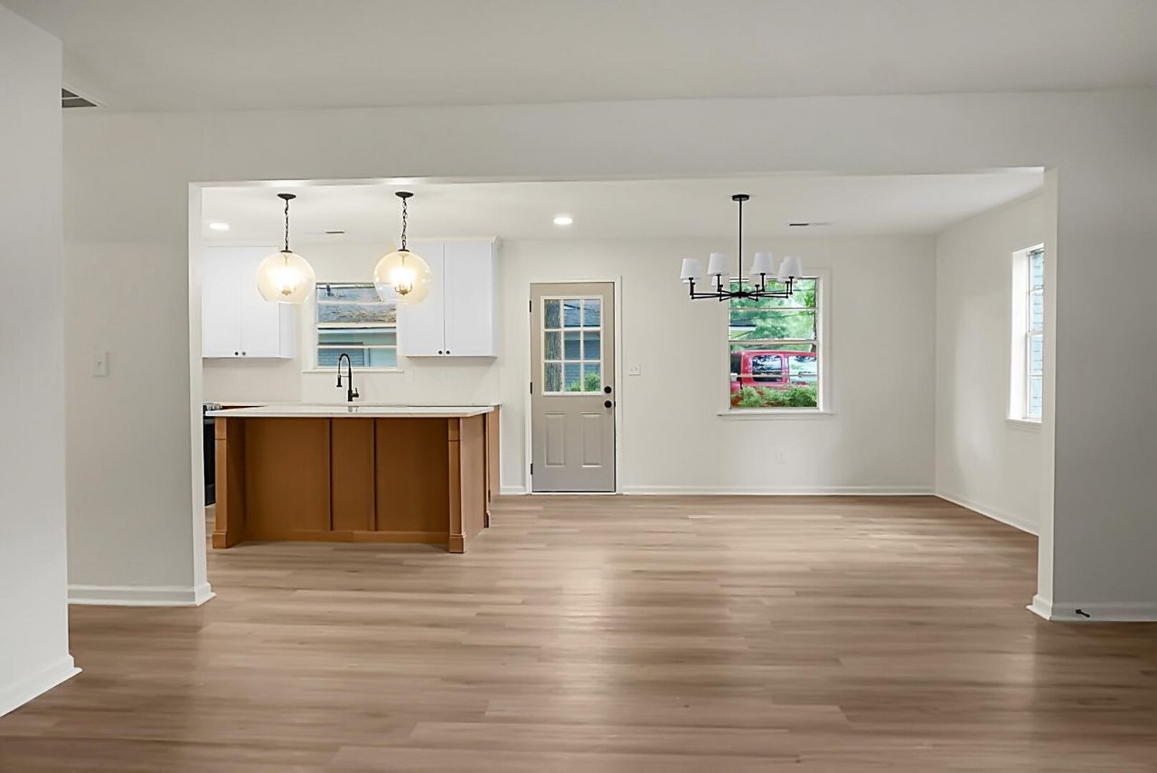 2052 Vestry Drive Photo 7