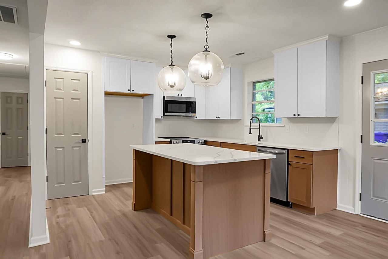 2052 Vestry Drive Photo 8
