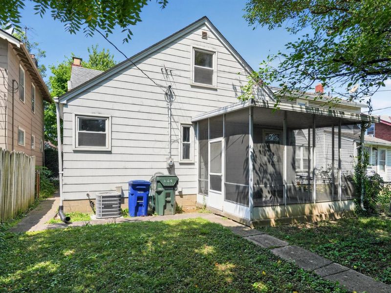 584 Chestershire Road, Columbus, OH 43204 Photo 2