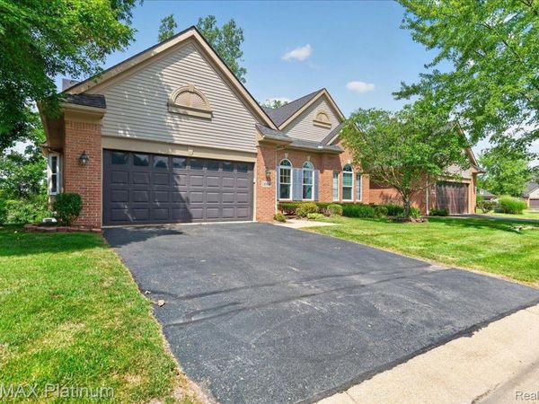 1698 Treyborne Circle, Commerce Township, Mi 48390
