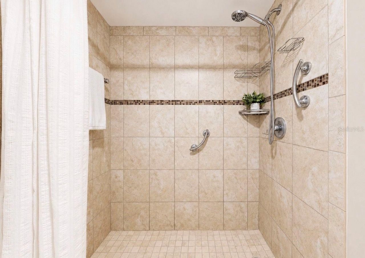 801 83rd Avenue N, Unit 309, Saint Petersburg, FL 33702 Photo
