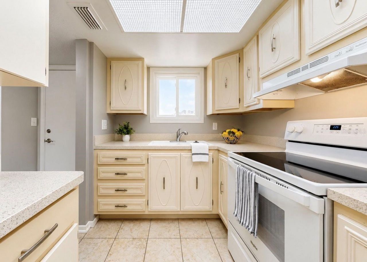 801 83rd Avenue N, Unit 309, Saint Petersburg, FL 33702 Photo