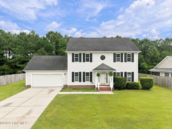812 Commons Drive N, Jacksonville, NC 28546